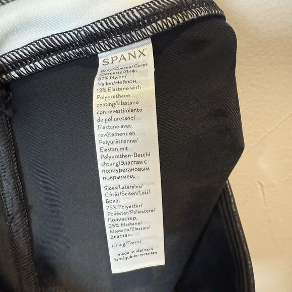 Spanx Faux Leather Stripe Leggings Size XS NWT Vegan - Picture 16 of 16